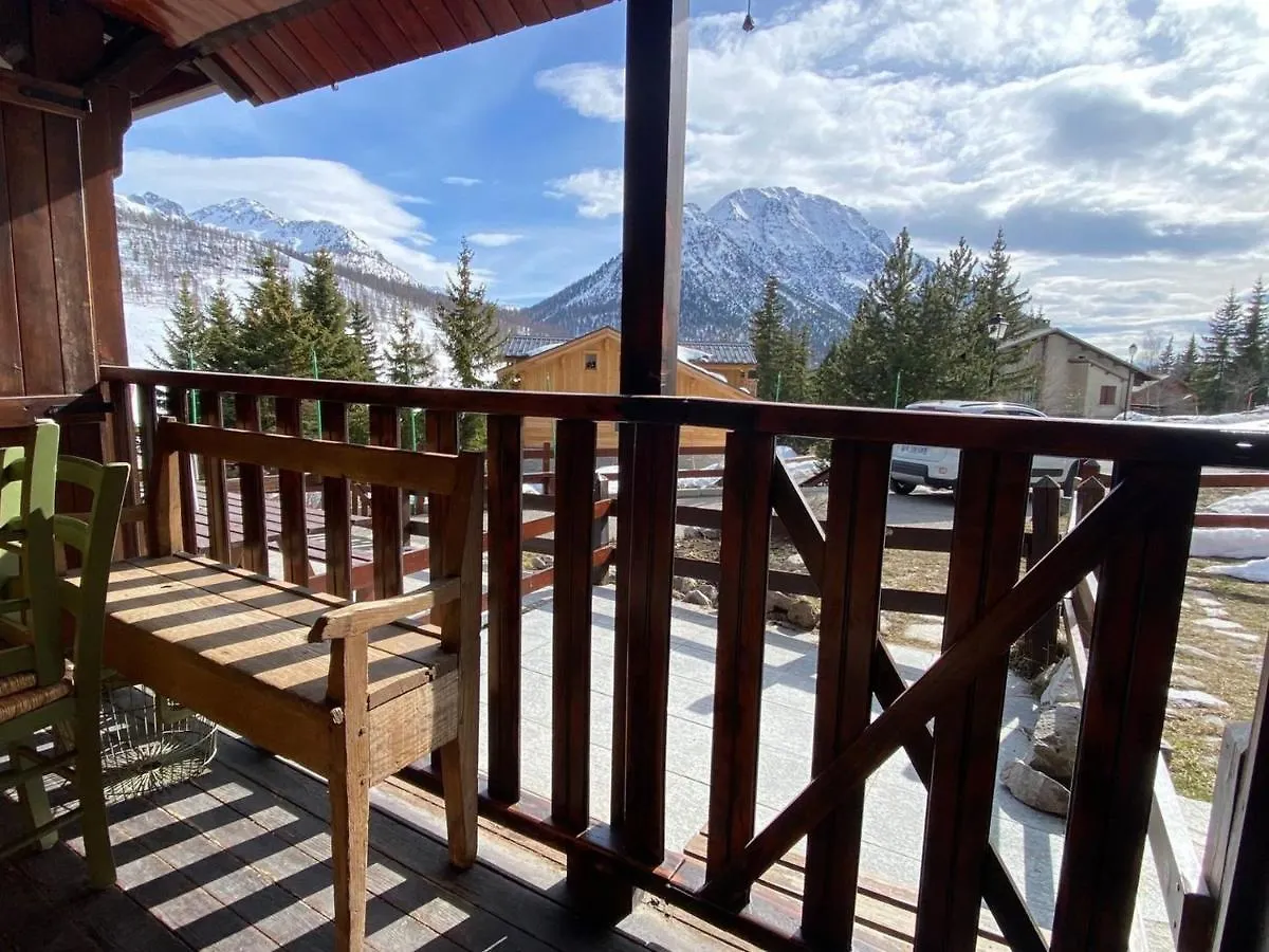 Studio Cosy Avec Terrasse, Jardin, Proche Pistes Et Commerces A Montgenevre - Fr-1-445-188 0*,  France